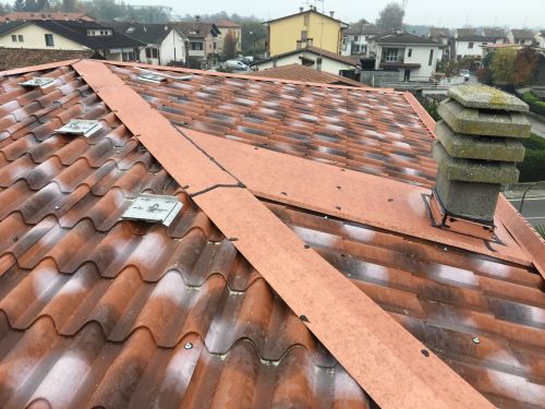 Anno 2016 - Smaltimento lastre in amianto e posa pannello sandwich tipo